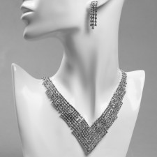 Set 2 objects: earrings, necklace 