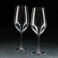 A set of glass glasses for the wine 