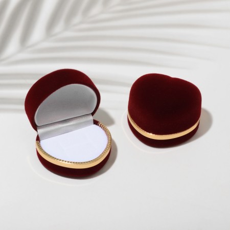 The case is velvet under the ring "Heart" 4 × 5, burgundy color with gold-6