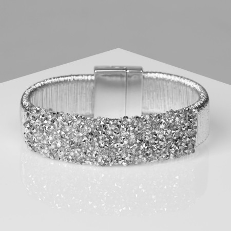 Bracelet with the rhinestones "Chantal" on the magnet, the color is silver, l = 20 cm-1