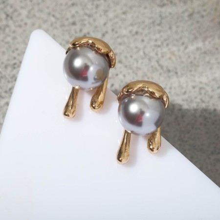 Earrings with pearls "melting", gray color in gold