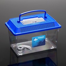 Carriage is rectangular, 21.3 x 14 x 14.5 cm, blue