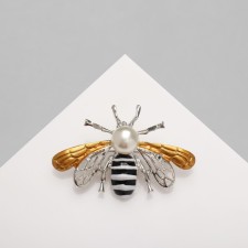 Brooch 