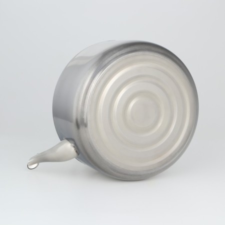 A kettle with a stainless steel whistle, 6 liters, the color is chrome-6