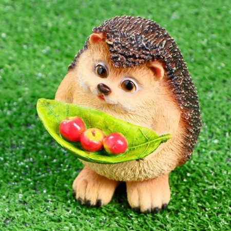 Garden figure "Hedgehog with a leaf" 12x11x16cm-1