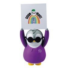 Фигурка Pudgy Penguins, в фиолетовой куртке, с доской для письма, 16.5 см