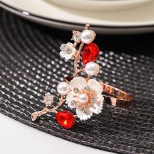 Elizabeth napkin ring, 6.5 × 4.5 × 5 cm, golden color of gold