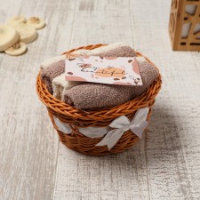 A set of towels in the basket of Ethel 