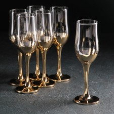 A set of glasses for champagne 