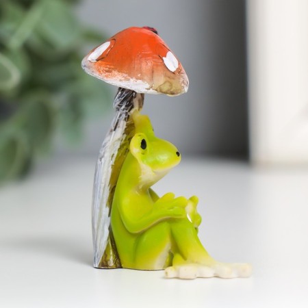 Souvenir Polystone "Frog under the mushroom - rest" 6x3x5.4 cm-1