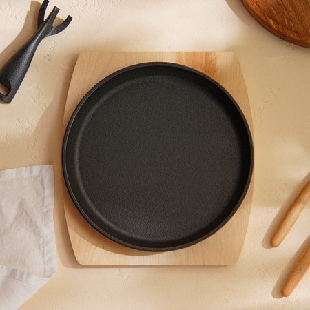 Cast iron pan on a wooden stand Sl Home, D = 22.5 cm, h = 2.5 cm, black color is black-6
