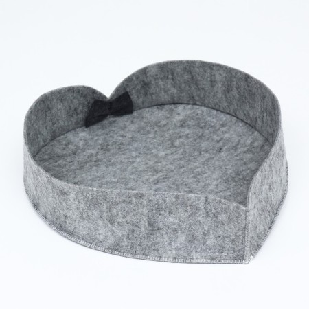 Lynchik for animals from felt "Love", 33 x 35 x 10 cm