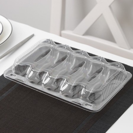 A disposable plastic container with an insoluble lid, for makarun and cake, 5 cells, 24.7 × 15.8 × 5.1 cm-2