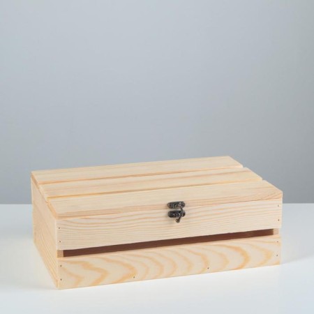 Wooden box 30 × 20 × 10 cm Gift with a sheet cover on loops with a lock