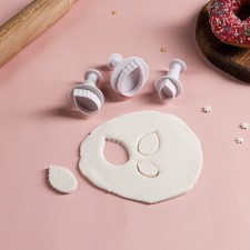 A set of plunges of confectionery shares 