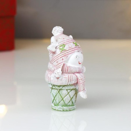 Souvenir Polystone "Gobby in a knitted hat" Pink with a salad 7.5 cm-1