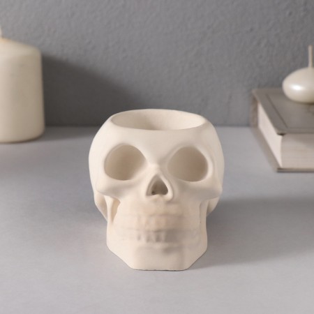 Skull candlestick 7*10cm white-1