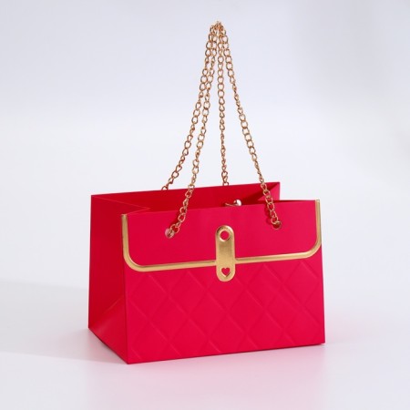 Packet for flowers, handle chain, "raspberry", with gold embossing, 15 x 10.5 x 10 cm