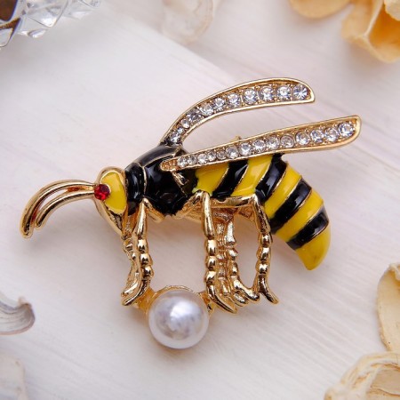 Brooch "Bee" with bead, color in gold-1