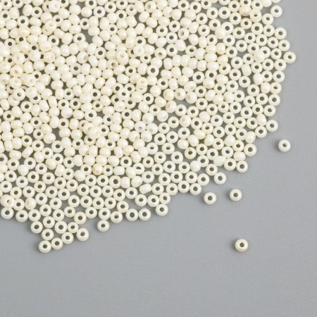 Glass 12/0 "Snow White" smooth No. 661 450 g-1