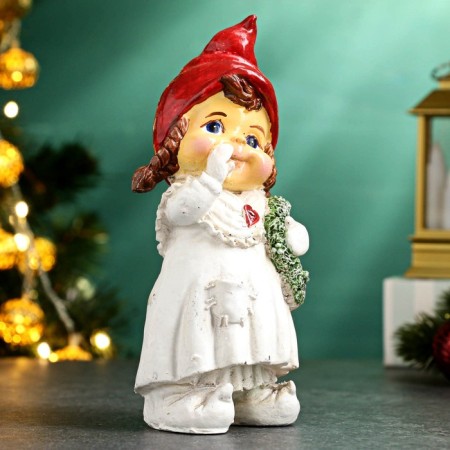 Figure "Girl with New Year's Wreath" 17cm-1