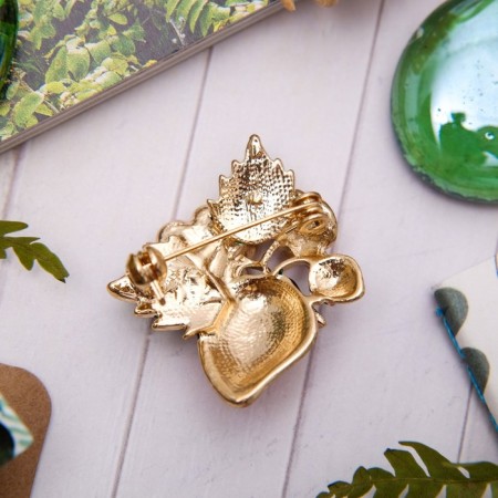 Brooch "Strawberry" with flowers, colored in gold-1