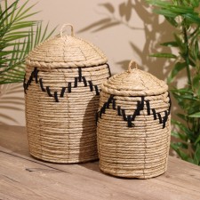 A set of wicker baskets with a lid, 27x24x24/22x18x18 cm
