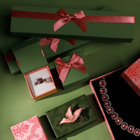Gift box for the ring "Bang large", 5 × 5, the color of the green-pink-1