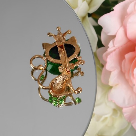 Brooch "cat" in the crown, green color in gold-1
