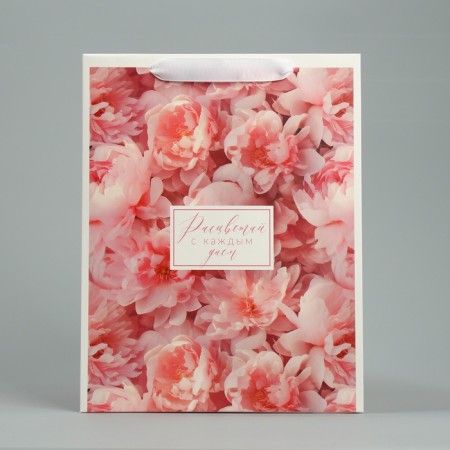 Gift package for flowers is triangular, packaging, "bloom", 23.5 x 30 x 20.5 cm-2