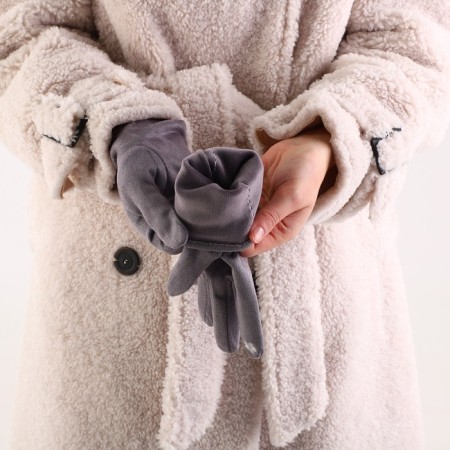 Gloves are female, dimensionless, without insulation, the color is light gray-4