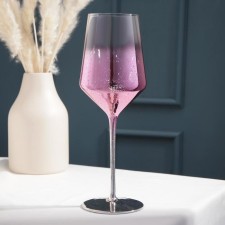 A glass of glass for the wine 