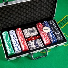 Poker in a metal case (2 decks, chips 300 pcs., 5 cubes), 20.5 x 38 cm