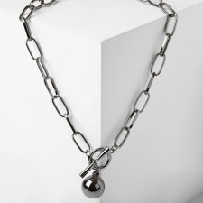 The necklace 