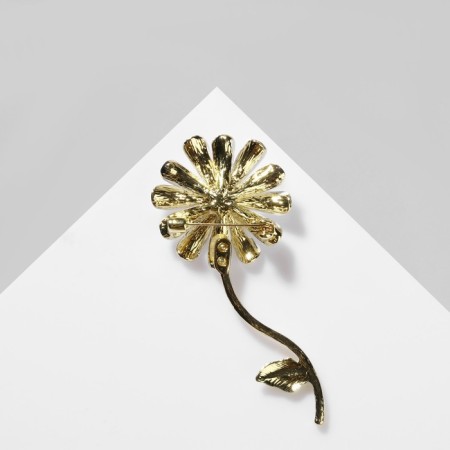 Brooch "March 8" Flower chamomile, white color in gold-1