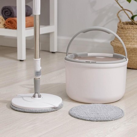 Mop with spin and bucket, microfiber nozzle