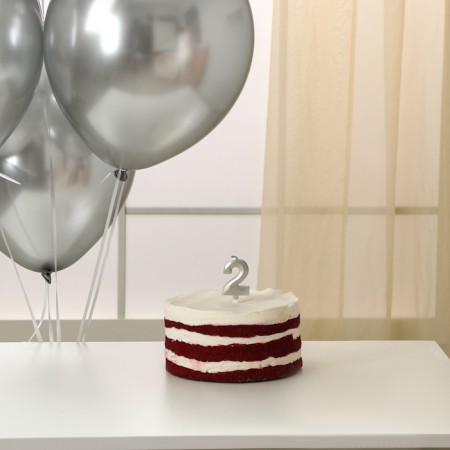 Set of candle in cake + 5 balls, number 2, silver-1