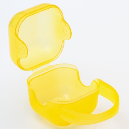 A container for storing and sterilizing children's nipples and dummy, yellow color-3