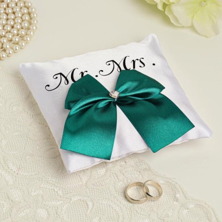 Smith's rings pillow, white with a green bow-1