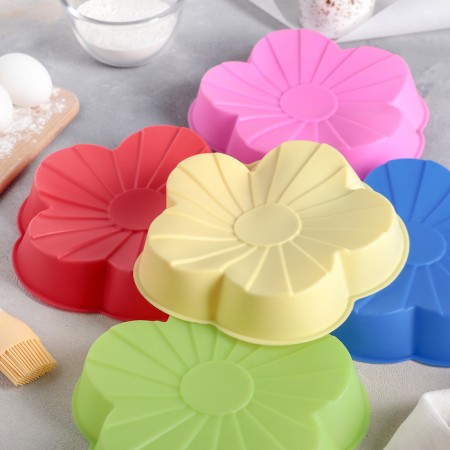 Baking uniform “Flower”, silicone, d = 20 cm, color mix-3