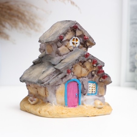 Figure "House" 10x9x10cm