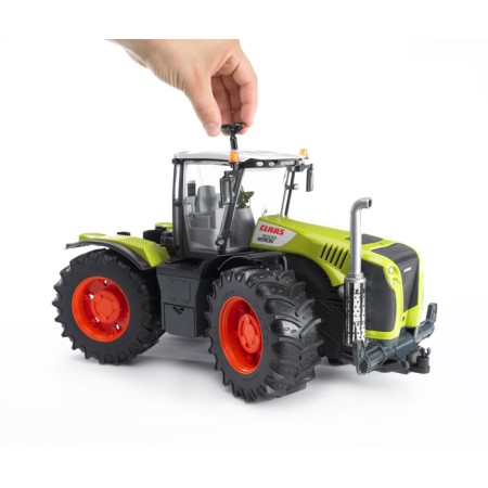 Claas Xerion 5000 tractor with a rotating cabin-4