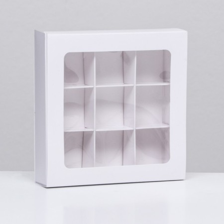 Box for 9 sweets with a shell, with a window, with thin dividers, white 14.7x14.7x3.4 cm