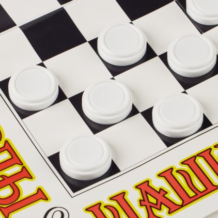 Game of a desktop for the logic "checkers-nards"-2