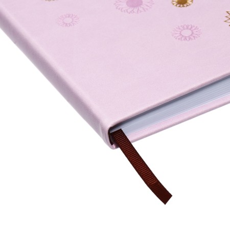 The Delo is a non -stated, A5, 140l, cage, regional kozhzam, with a strap, flowers, lilac-2