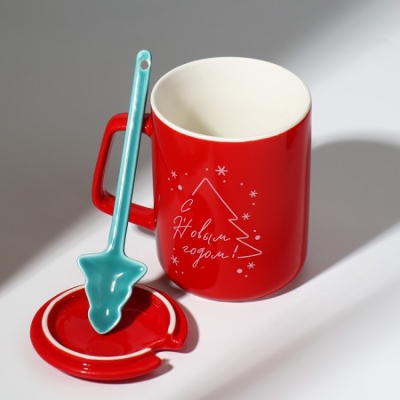 Ceramic mug with a spoon and a “Happy New Year” lid, 400 ml, red color-4