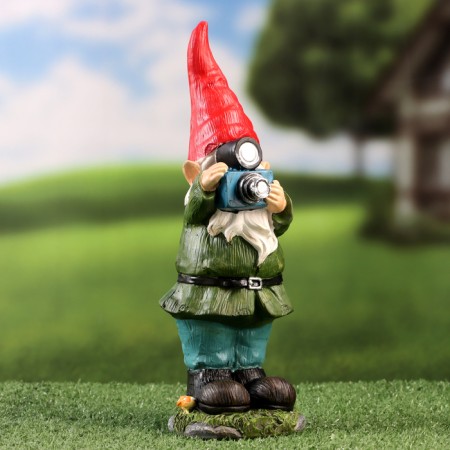 Garden figure "Gnome photographer" 10x10x27cm-1