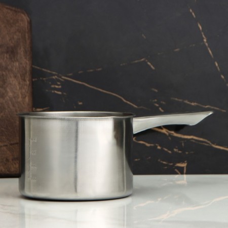 Basis stainless steel bucket, 950 ml, D = 14 cm, with a measured scale, metal handle