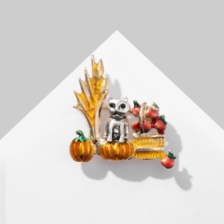 Brooch "Cat" with pumpkin, colored in gold-1