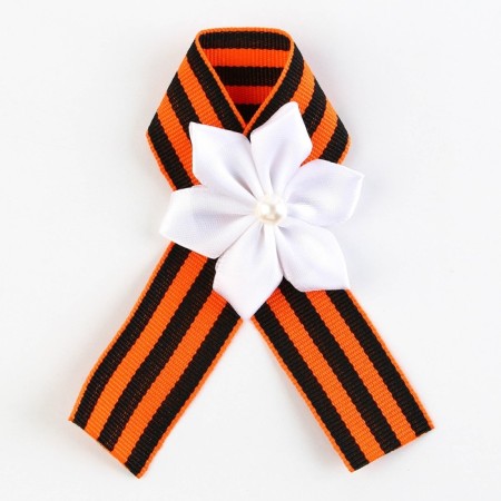 A badge with a ribbon and a white flower on Victory Day “Remember! Proud! ”, 10.5 x 14 cm-1